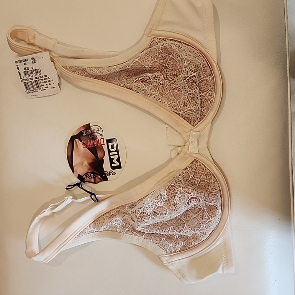 NWT DIM lace triangle soft bra 32C